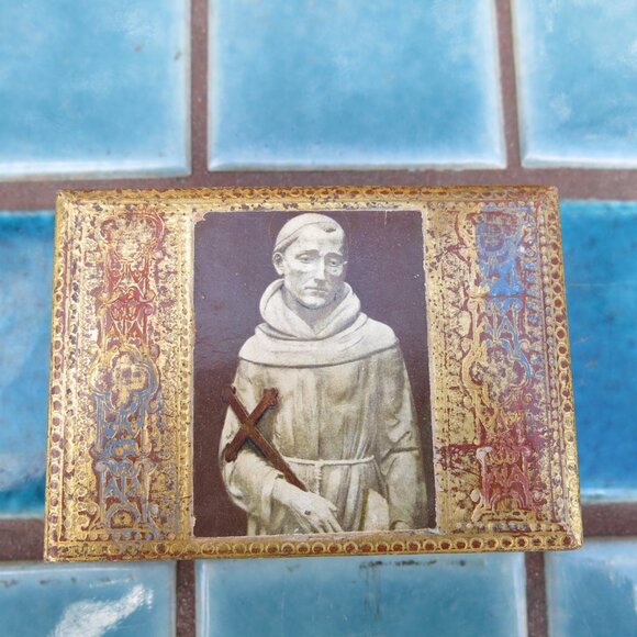 Vintage Italian St. Francis Hand Painted Wood Embossed Trinket Box - Picture 3 of 9